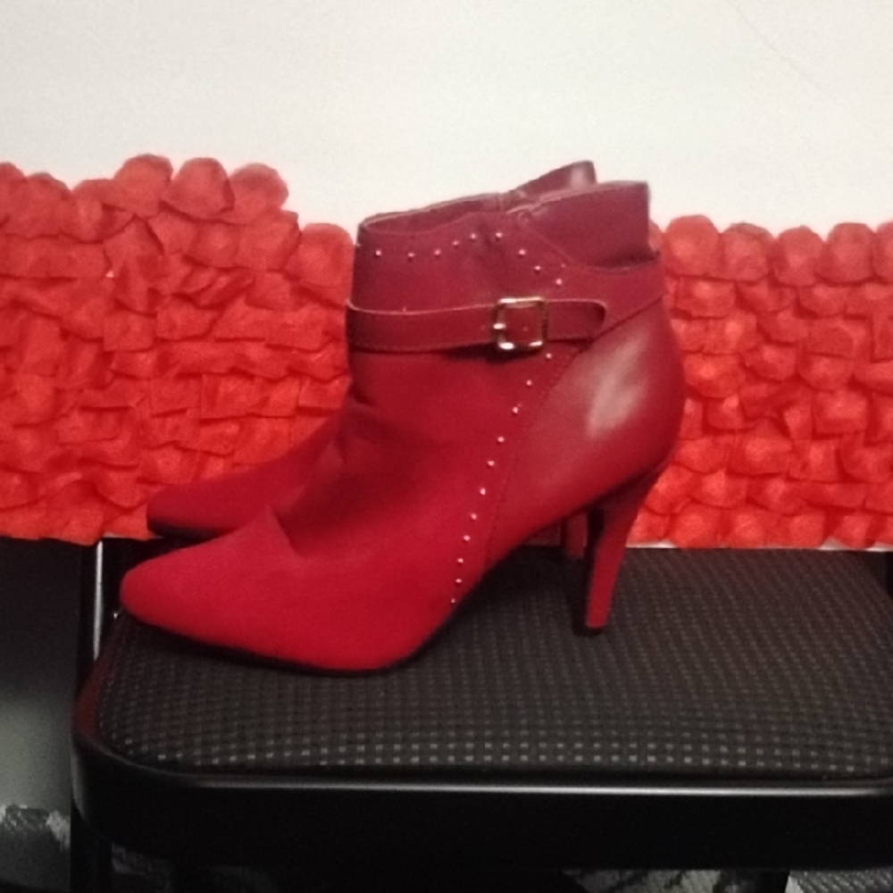 Rouge Helium Elegant Red Ankle Boots